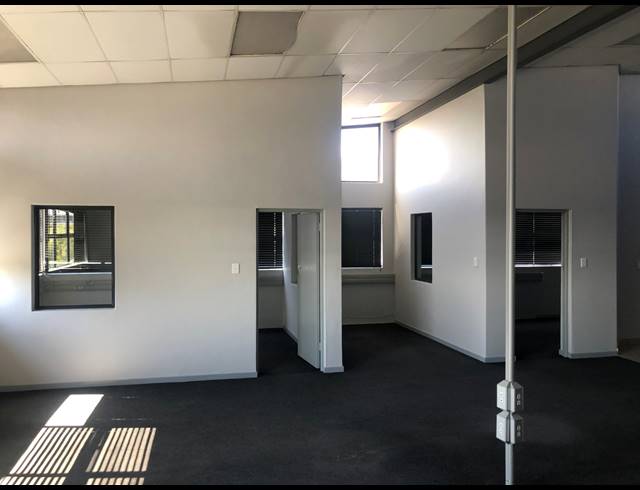 1,890M² WAREHOUSE TO LET IN AIRPORT INDUSTRIA
